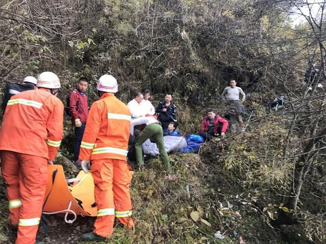 四川九峰山驴友坠崖身亡事件引发热议关注