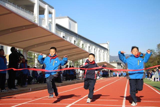 六安市雷锋路小学第十七届秋季田径运动会圆满落幕