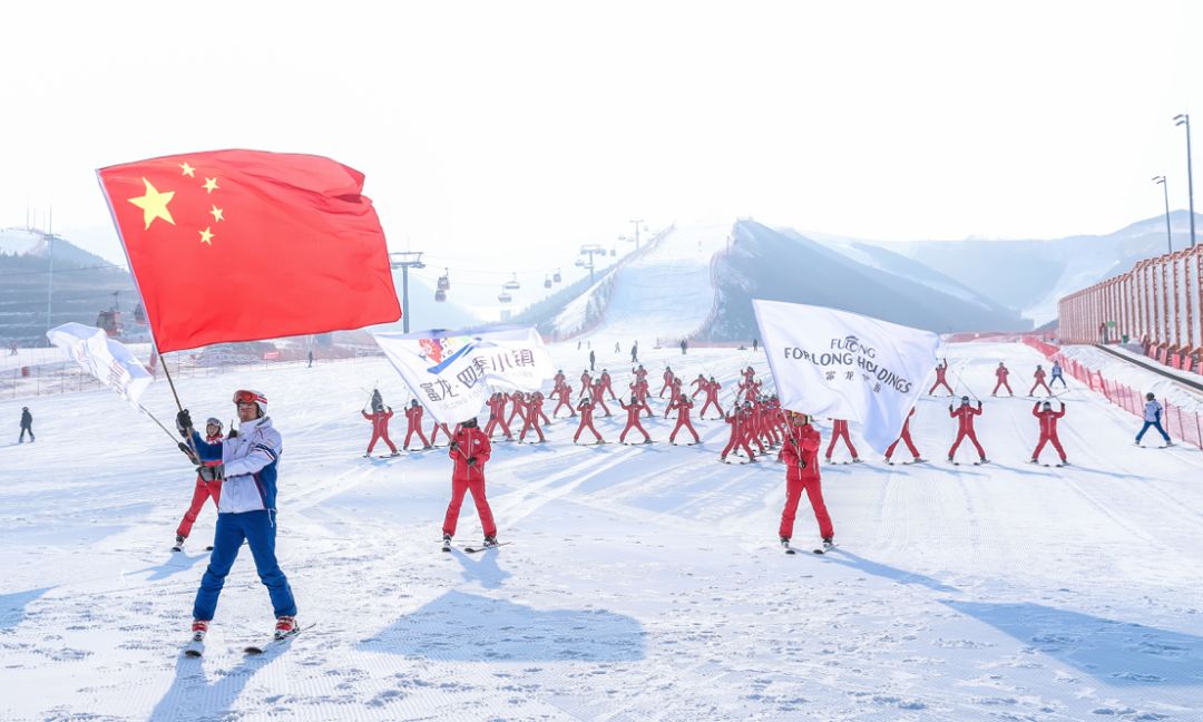 探访张家口崇礼滑雪场，万龙滑雪场夜滑拓展与面貌焕新的奇迹之旅